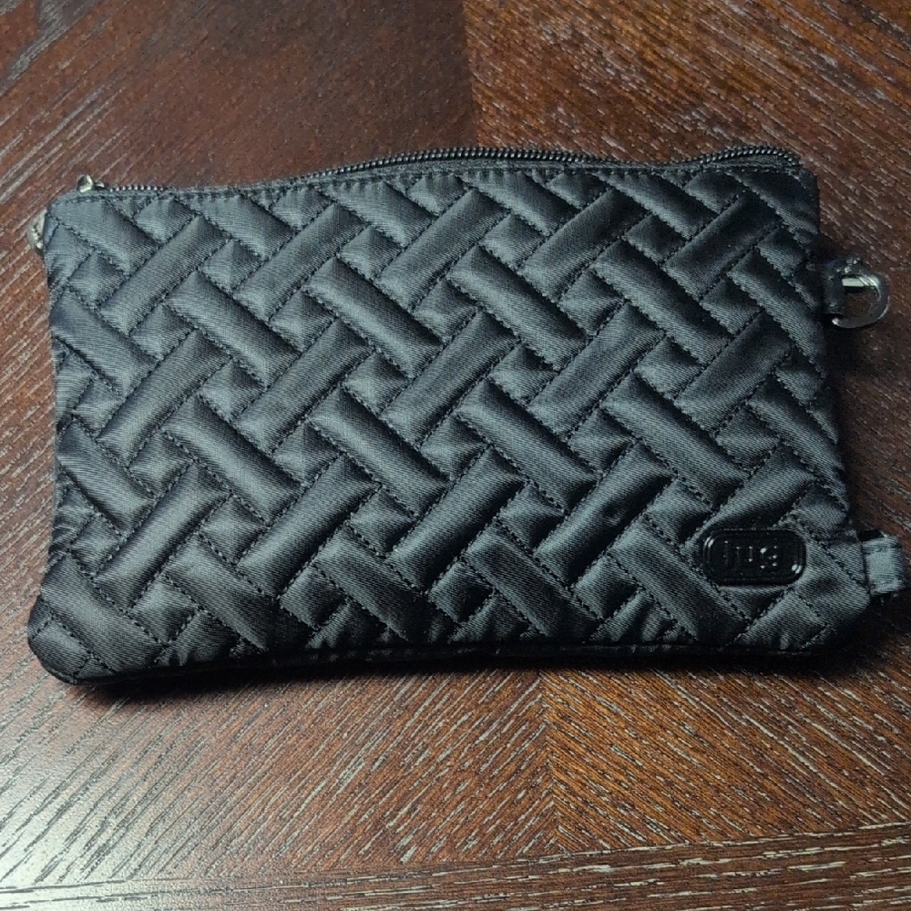 Gently Used Lug Peekaboo In Midnight Black! Black Quilted Wristlet